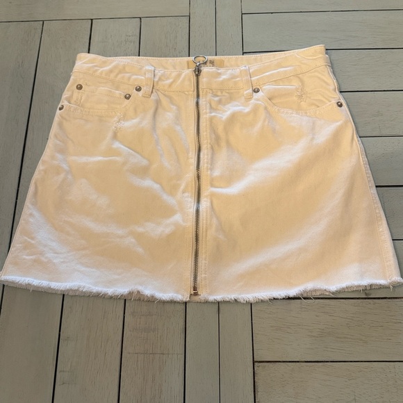 FREE PEOPLE | We the Free white denim jean skirt | Sz 30 Zip it up Mini - Picture 2 of 5